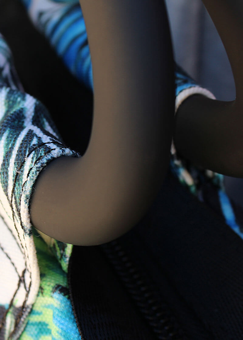 close up of satin touch handles of the Kahoots Leisure Bag